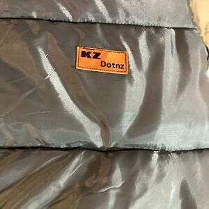 KZ Dotnz Shiny Black Puffer Dog/Pet sleeping bag tent size medium washable